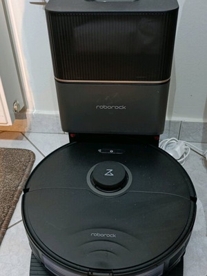Roborock S8+ like new with vacuum, mop and WiFi connectivity