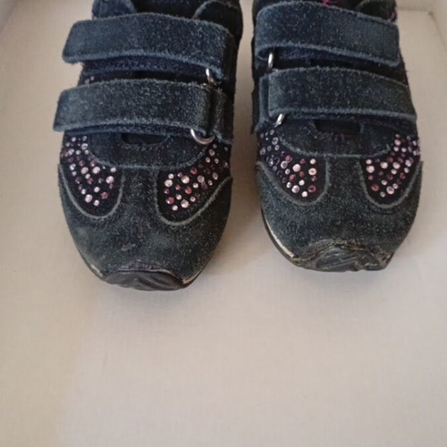 Guess No24 athletic shoes black with rhinestones, like new
