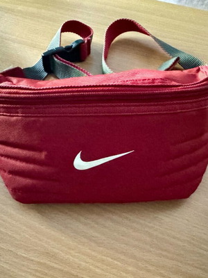 Τσαντάκι μέσης Nike κόκκινο μεταχειρισμένο