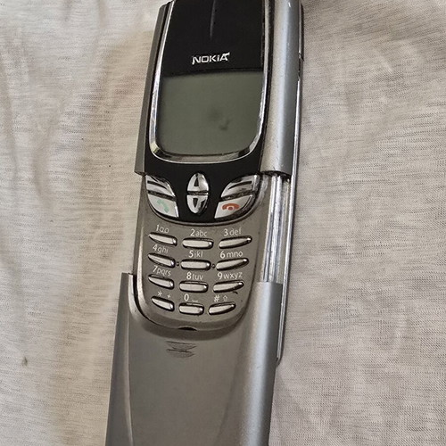 Nokia 8850 mobile phone, white