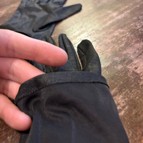 Vintage women's seal gloves new, black