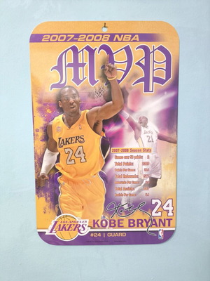 Los Angeles Lakers Kobe Bryant sign new