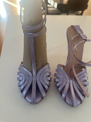 Alexandra Pagglioli Milano purple sandals new, high heel size 37