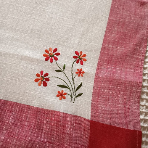 Vintage linen tablecloth set 2 pieces 85x85 cm like new