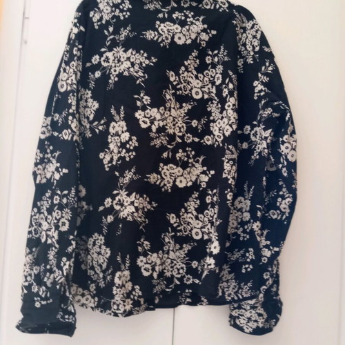 Shirt black and white with thin fabric like new, XXL