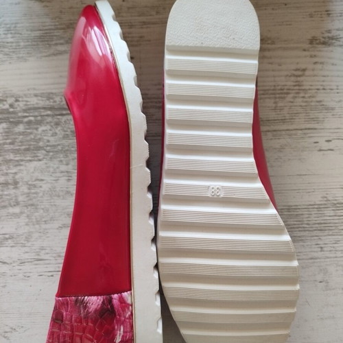 Red women's ballerina shoes new, light and comfortable