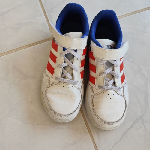 Adidas Marvel Captain America Kids Sneakers Size 32 Like New