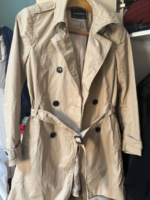 Stradivarius trench coat size M like new, beige