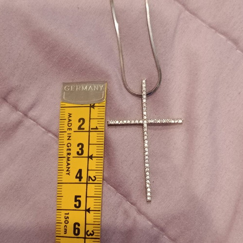 Women's cross pendant with zirconia like new