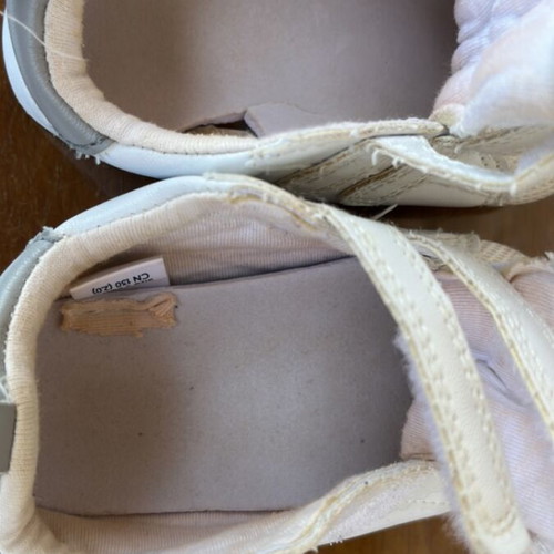 Baby shoes used for 9 to 12 months