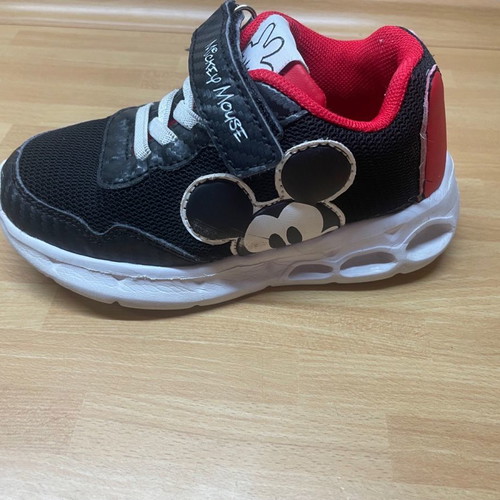 Children's athletic shoes used size 27 with Mickey Mouse and light-up soles
