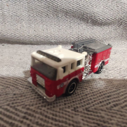 Matchbox fire engine toy car used, 7 cm, 2008