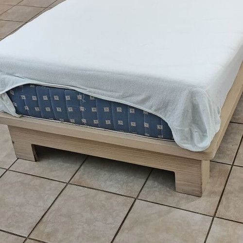 Teen bed with mattress