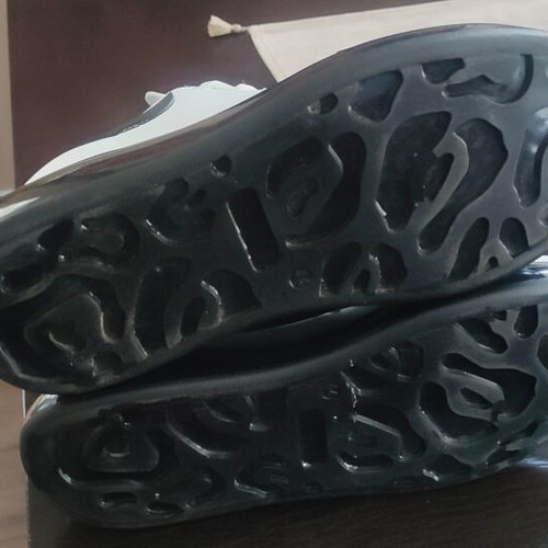 Alexander McQueen sneakers like new, size 44, black and white