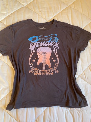 Fender T-shirt XXL like new, brown