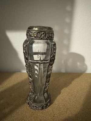 Decorative antique vase like new, height 17.5 cm