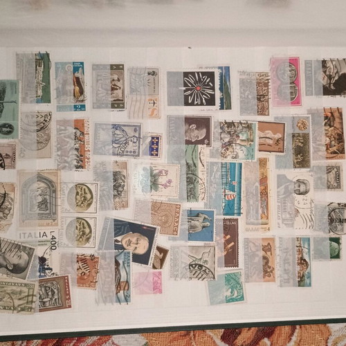 Collectible stamp collection like new, over 250 pieces