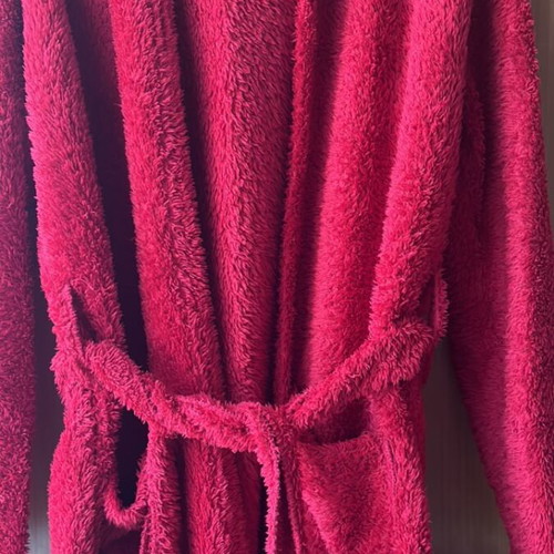 Fleece robe like new with belt, pockets and hood, red