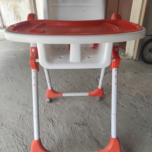Adjustable baby high chair used without fabric