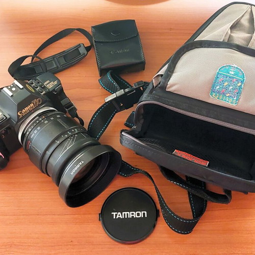 Canon T70 film camera with 2 lenses, flash and case like new