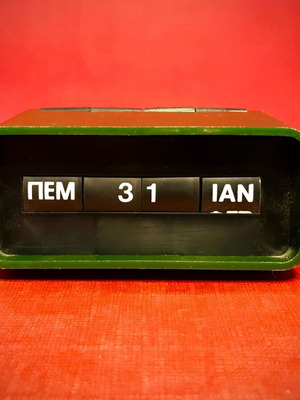 70's manual desk calendar used