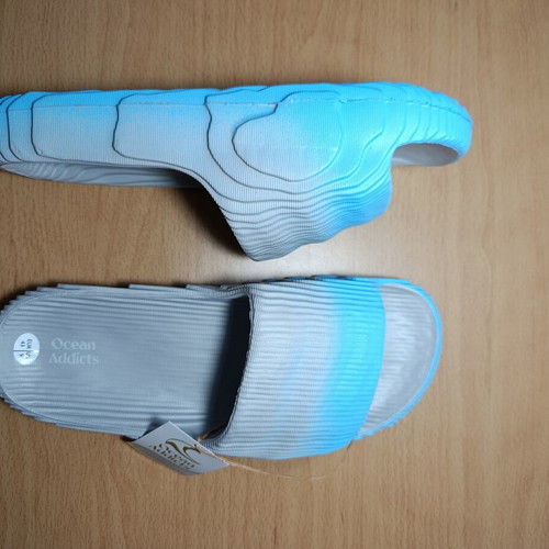 Ocean Addicts slides grey and blue