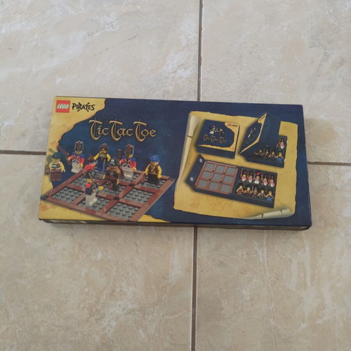 LEGO Pirates Tic Tac Toe set