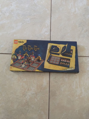 LEGO Pirates Tic Tac Toe set
