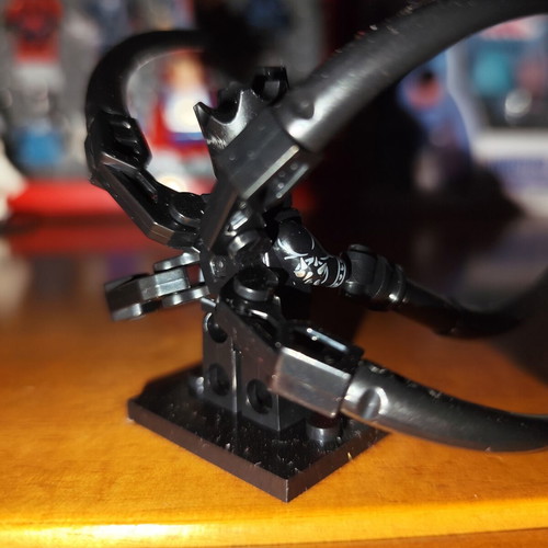 Mania Symbiote figure like new with base and accessories