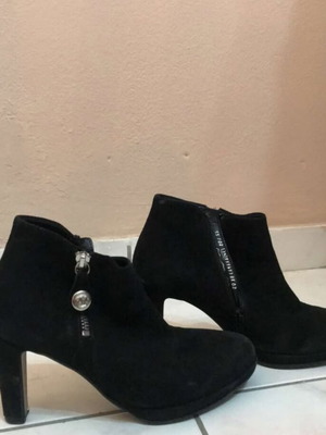 Black suede ankle boots women's used size 36 with heel