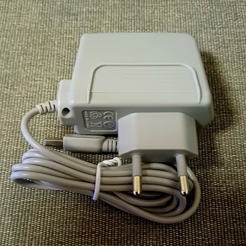 AC Adapter for Nintendo 3DS new in packaging