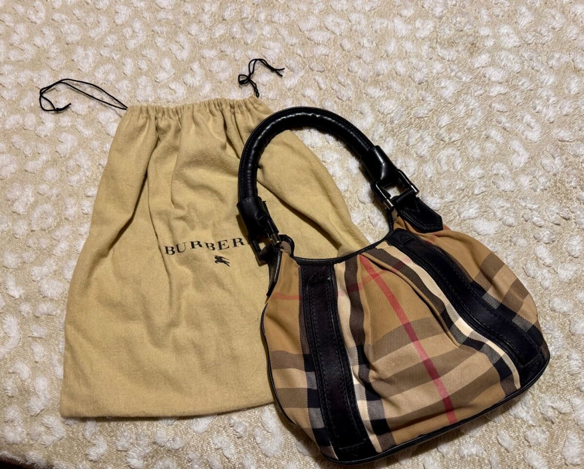 Burberry vintage shoulder bag like new,… - € 350,00 - Vendora.cy