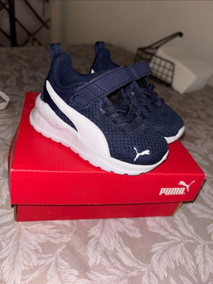 Puma baby shoes size 19 new