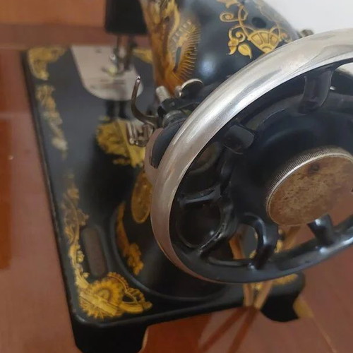Singer sewing machine from 1930s used