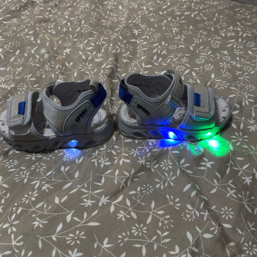 Children's shoes size 25 new