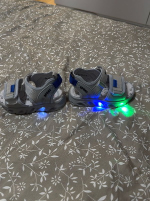 Children's shoes size 25 new