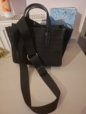 Τσάντα χιαστί Zara σαν καινούργια, μαύρη