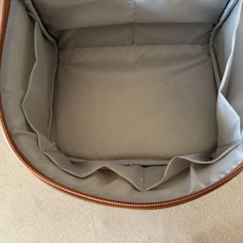 Toiletry bag with large capacity for creams and cosmetics