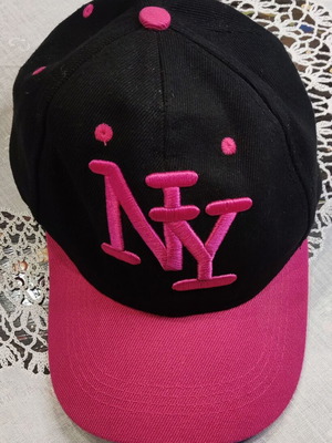 Women's Hat Size 57 Like New Black and Pink