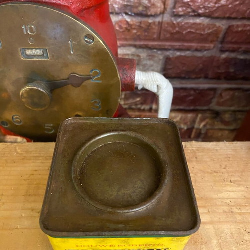 Pickwick Tea metal box used, old with lid