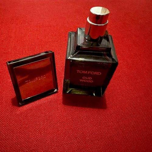 Tom Ford Oud Wood Eau de Parfum 30 ml like new