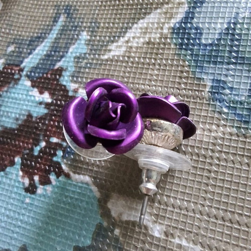 Rose shaped earrings purple used