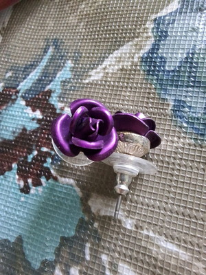 Rose shaped earrings purple used