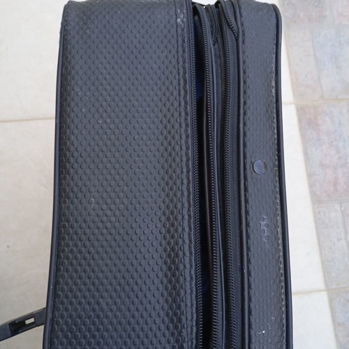 Famsa hard carrying case used, durable protective cover