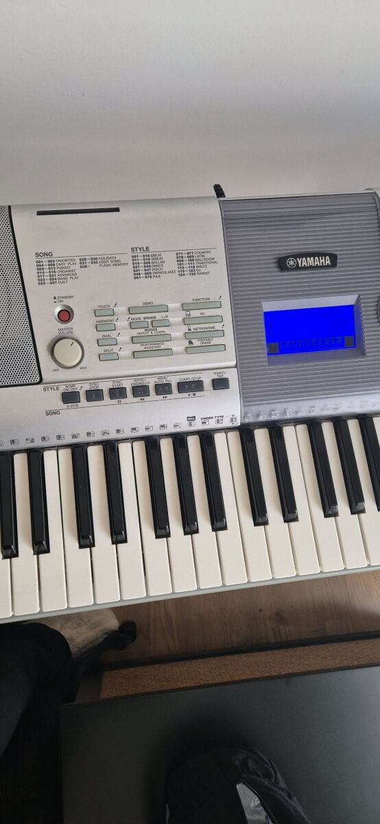 Yamaha PSR-295 keyboard used with case… - € 165,00 - Vendora.cy