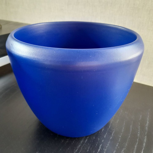 Blue flower pots plastic and clay, set of 2