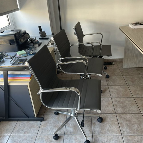Conference table with 6 visitor chairs like new