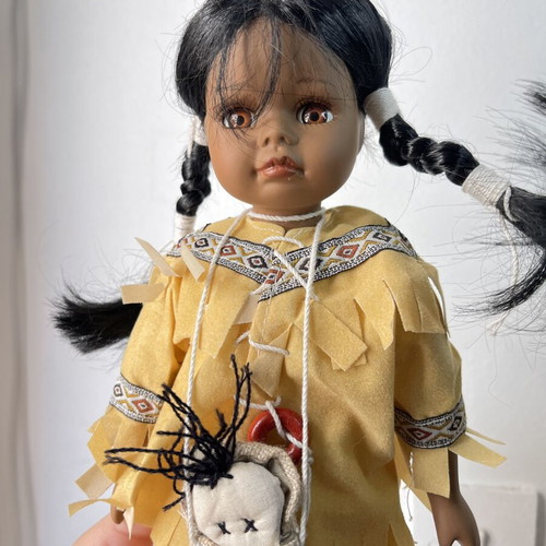 Set of 2 vintage porcelain collectible dolls native style, like new