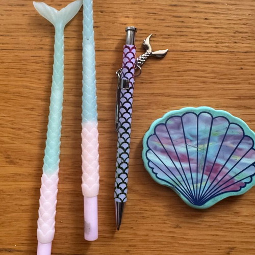 I Believe in Mermaids school set like new with bag and accessories