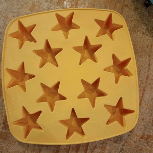 Ikea silicone molds and snack container in excellent condition
